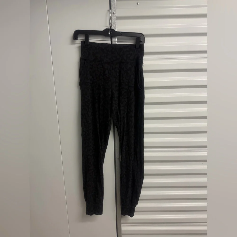 Lulu Chic Black Patterned Leggings